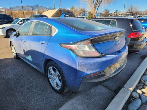 Used 2017 Chevrolet Volt LT w/ Comfort Package image 4