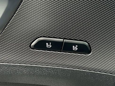 Used 2025 Kia Sportage SX image 25