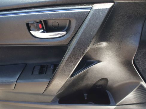Used 2018 Toyota Corolla SE FWD image 27