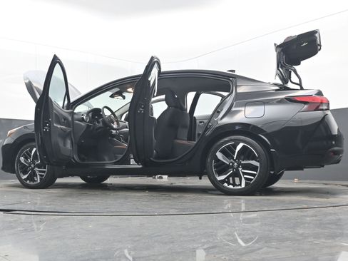 Certified 2025 Nissan Versa SR w/ Trunk Package image 41