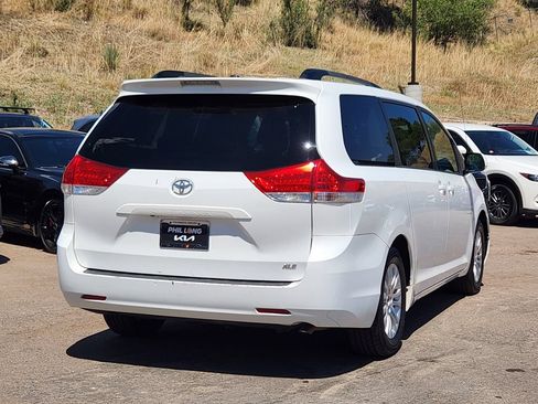 Used 2013 Toyota Sienna XLE FWD image 5
