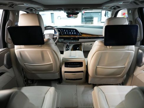 Used 2024 Cadillac Escalade ESV Sport Platinum w/ LPO, ONYX Package AWD/4WD image 38
