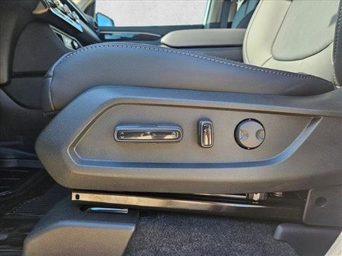 Used 2025 Honda Pilot EX-L image 4