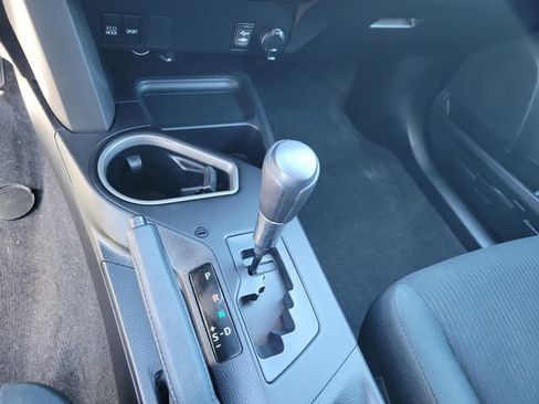 Used 2018 Toyota RAV4 LE image 21
