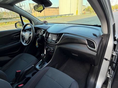 Used 2020 Chevrolet Trax LS AWD/4WD image 16