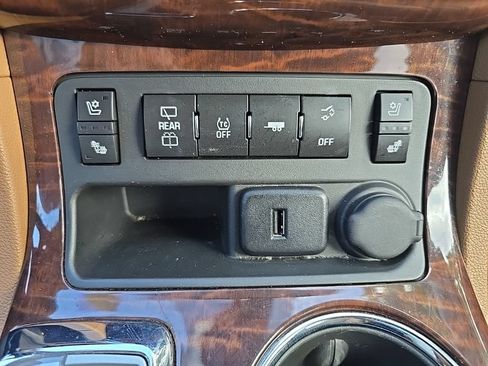 Used 2017 Buick Enclave Premium w/ Experience Buick Package FWD image 8