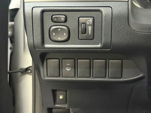 Used 2011 Lexus CT 200h Premium image 27