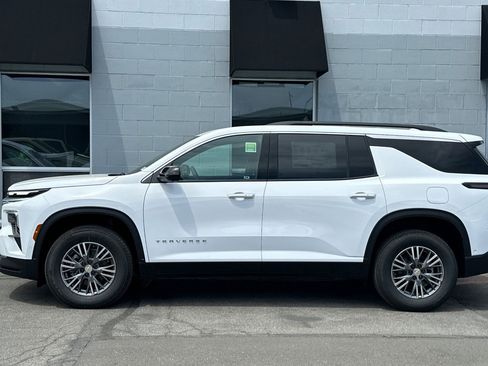 New 2025 Chevrolet Traverse LT w/ Enhanced Driving Package image 7