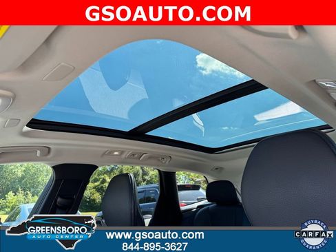 Used 2022 Volvo XC60 B5 Momentum image 11