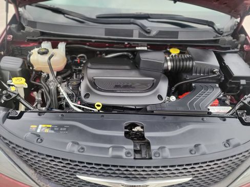 Used 2023 Chrysler Voyager LX FWD image 9