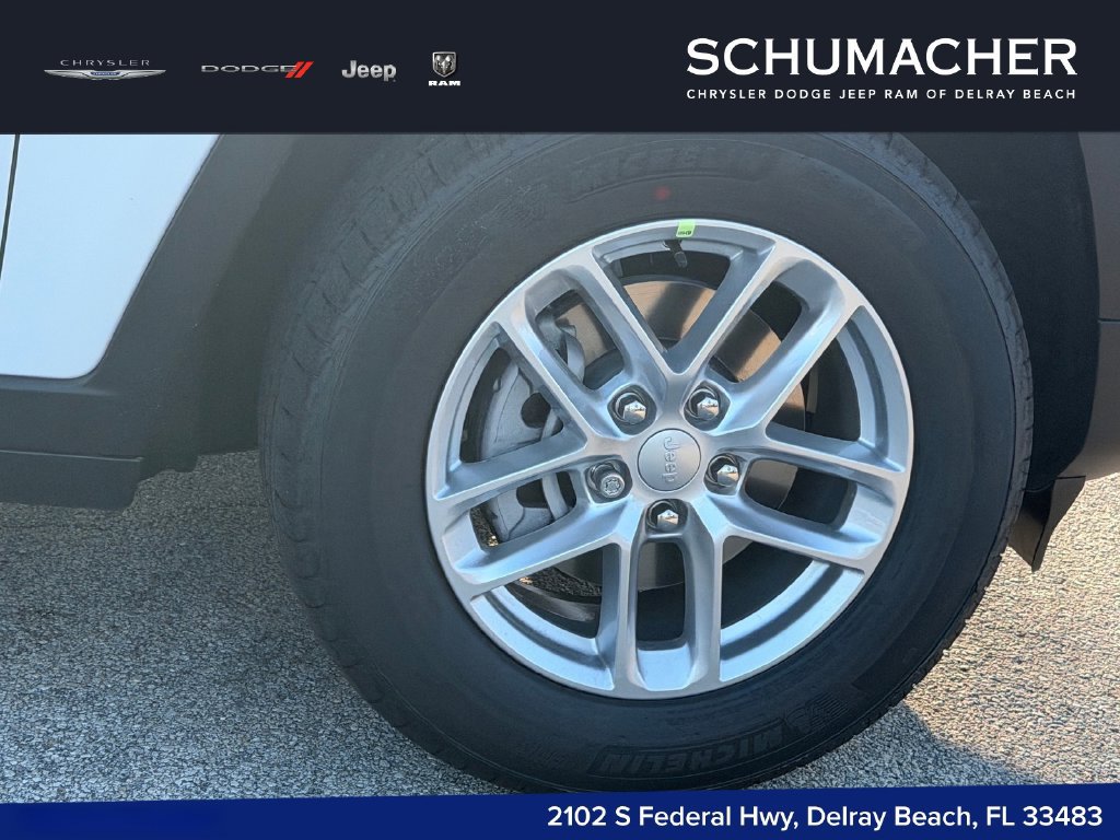 New 2026 Jeep Grand Cherokee Laredo RWD image 9