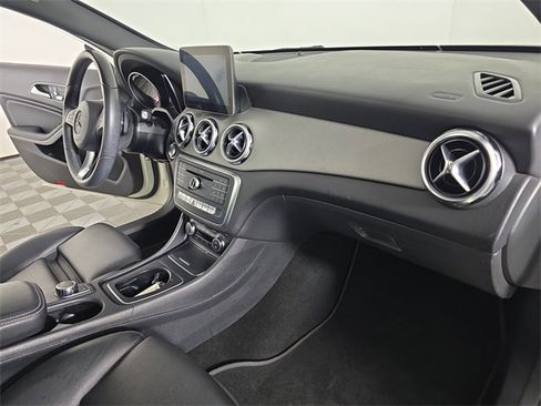 Used 2018 Mercedes-Benz GLA 250 image 19