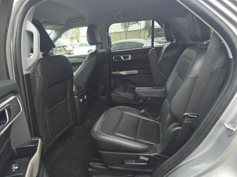 Used 2022 Ford Explorer XLT w/ Equipment Group 202A image 13