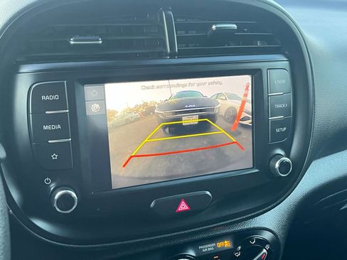 Used 2025 Kia Soul LX w/ LX Technology Package image 17