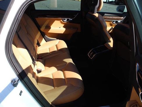 Used 2018 Volvo S90 T5 Momentum w/ Convenience Package FWD image 24