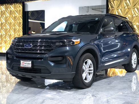 Used 2023 Ford Explorer XLT AWD/4WD image 4