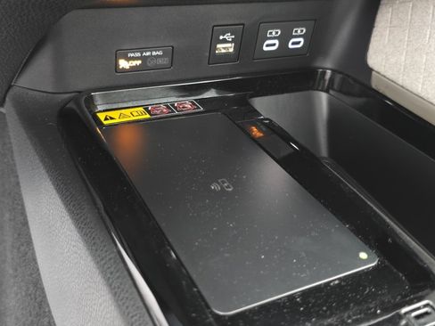Certified 2025 Toyota Camry XLE FWD image 8