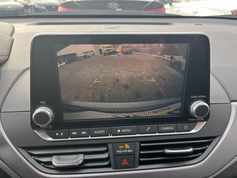 Used 2025 Nissan Altima 2.5 SR image 17