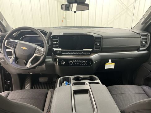 Used 2022 Chevrolet Silverado 1500 LT AWD/4WD image 10