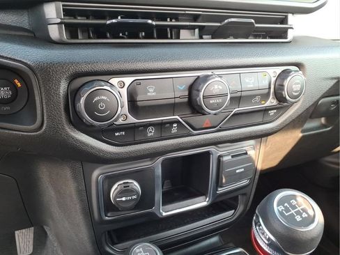Used 2024 Jeep Wrangler Sport AWD/4WD image 25