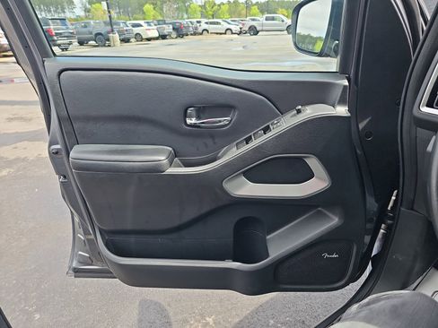 Used 2025 Nissan Frontier SV w/ SV Convenience Package image 26