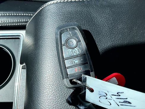 Used 2021 Ford F250 Lariat AWD/4WD image 14