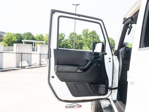 Used 2014 Jeep Wrangler Unlimited Sahara AWD/4WD image 34