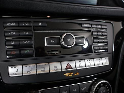 Used 2015 Mercedes-Benz SL 550 image 24