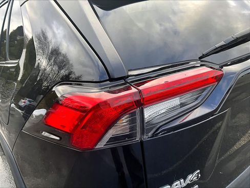 Used 2022 Toyota RAV4 LE image 34