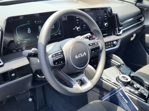 New 2025 Kia Sportage LX image 2