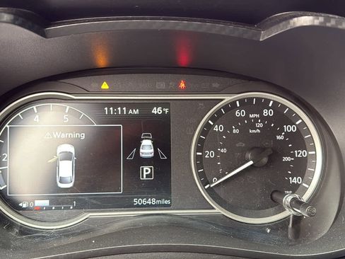 Used 2023 Nissan Versa SV image 19