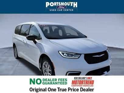 Used 2024 Chrysler Pacifica Touring-L