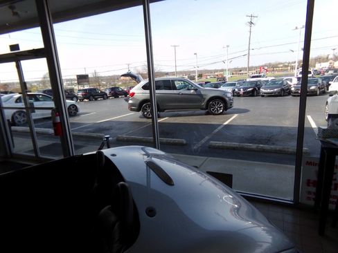 Used 2016 BMW X5 xDrive50i w/ Dynamic Handling Package image 20