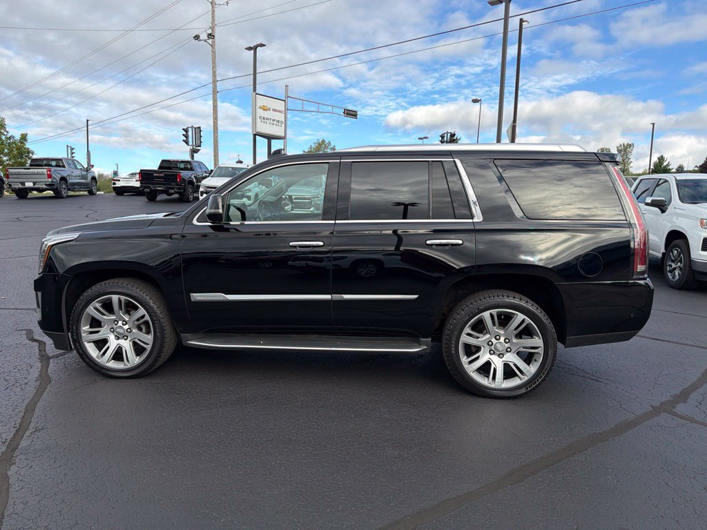 Used 2017 Cadillac Escalade Luxury AWD/4WD image 6