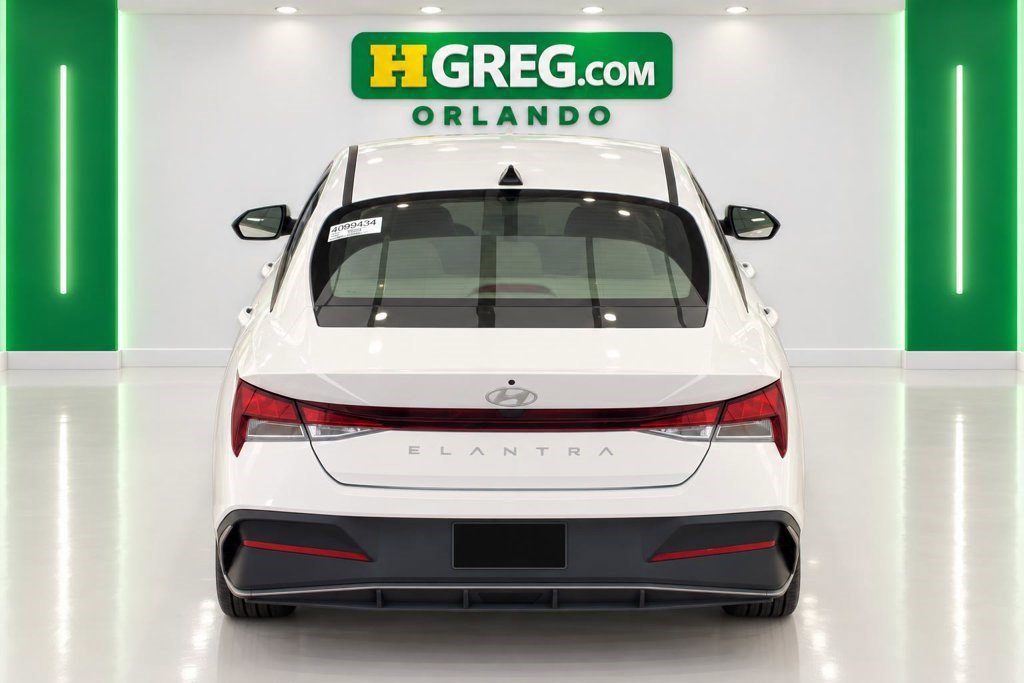 Used 2024 Hyundai Elantra SE FWD image 8