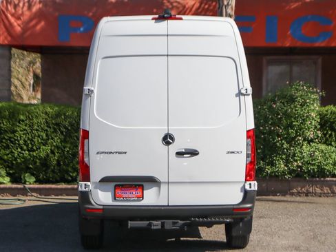 Used 2025 Mercedes-Benz Sprinter 2500 image 7