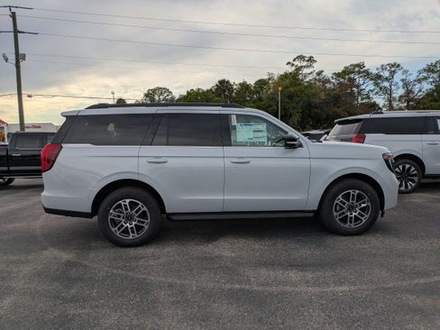 New 2025 Ford Expedition Active image 3