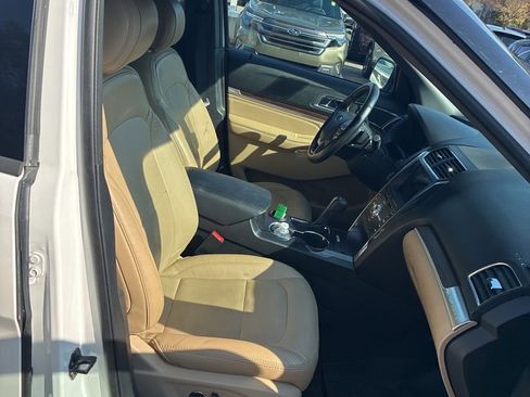 Used 2017 Ford Explorer Limited w/ Equipment Group 301A image 8