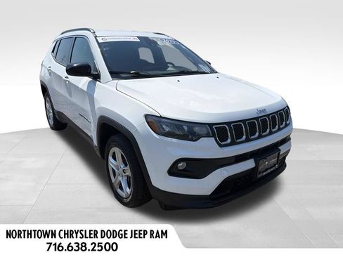 Certified 2023 Jeep Compass Latitude w/ Convenience Group AWD/4WD image 1
