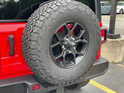 Used 2024 Jeep Wrangler Unlimited AWD/4WD image 35
