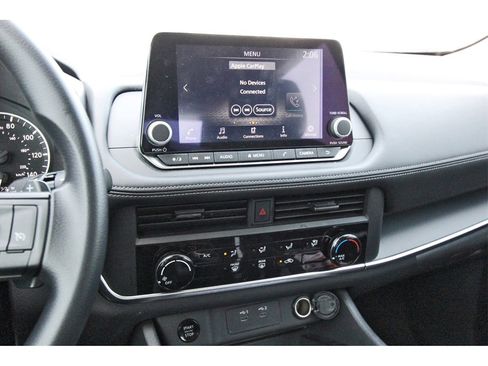 Used 2024 Nissan Rogue S image 15