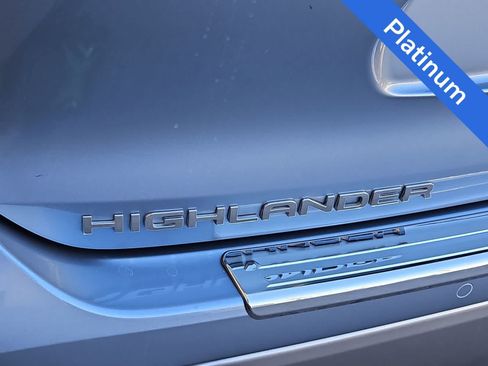 Used 2023 Toyota Highlander Platinum FWD image 11