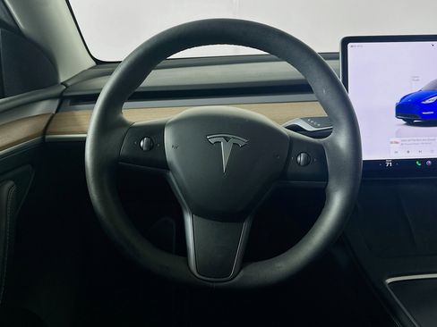 Used 2023 Tesla Model Y Long Range image 17