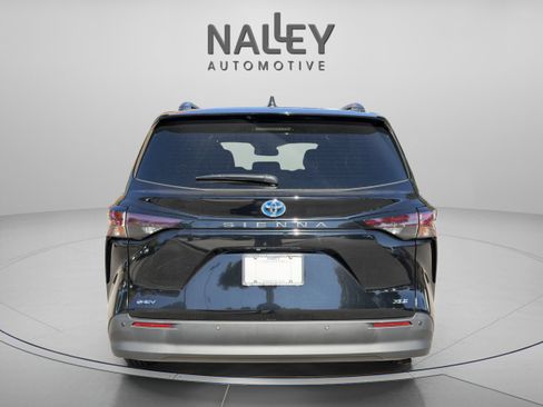 Used 2025 Toyota Sienna XLE FWD image 5