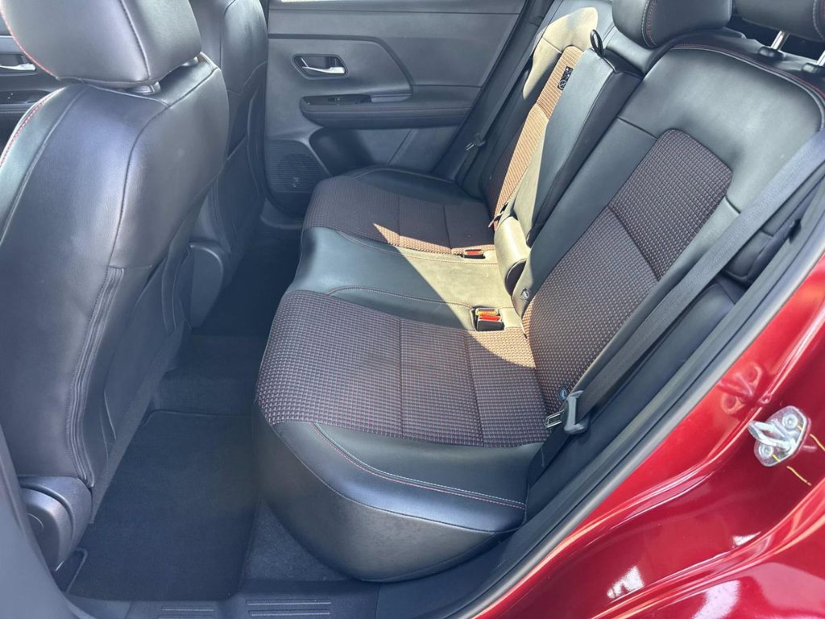 Used 2025 Nissan Kicks SR FWD image 12