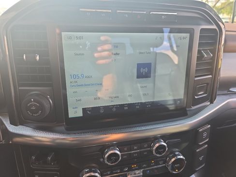 Used 2022 Ford F150 Lariat w/ Equipment Group 502A High image 19