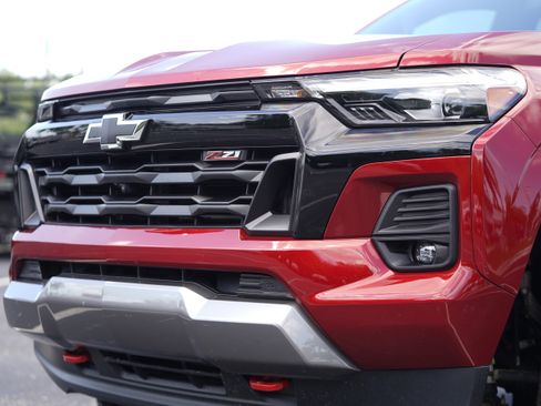 Used 2024 Chevrolet Colorado Z71 w/ Z71 Convenience Package 2 AWD/4WD image 38