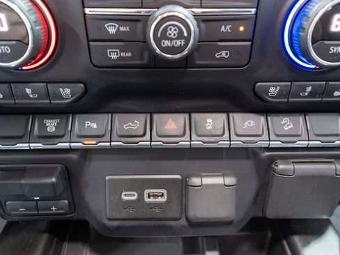 Used 2021 Chevrolet Silverado 2500 LTZ w/ LTZ Convenience Package image 27