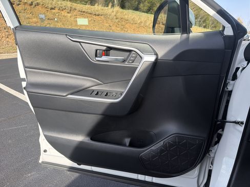 Certified 2023 Toyota RAV4 XLE Premium image 9