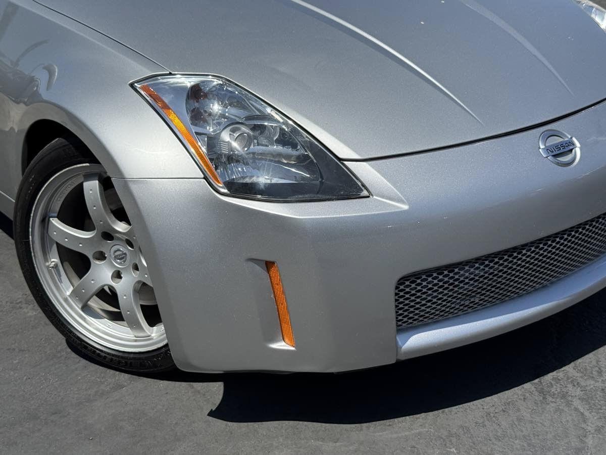 Used 2004 Nissan 350Z Track w/ Cargo Convenience Pkg RWD image 3